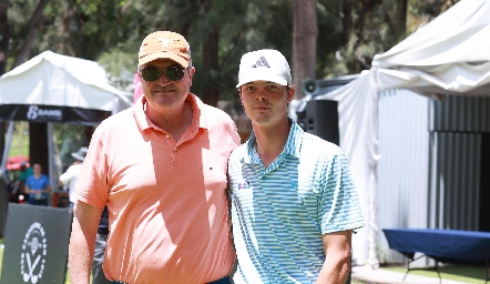  Juan Hernández con su hijo Juan Carlos Hernández.