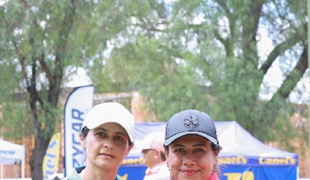  Alejandra Mireles y Norma Angélica Ramírez.