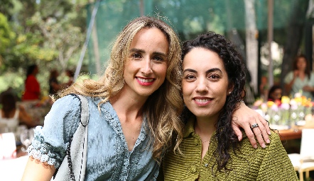  Ángeles Mahbub y Alejandra Zepeda.