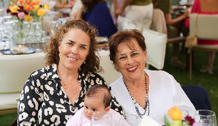  Anabel Valle, Lucrecia Tobías y Licha Hinojosa.