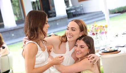  Daniela Garza, Vero Sojo y Daniela Cashat.