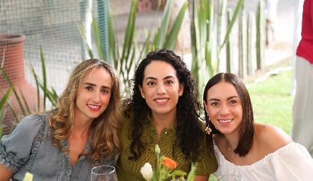  Ángeles Mahbub, Alejandra Zepeda y Andrea Villasana.