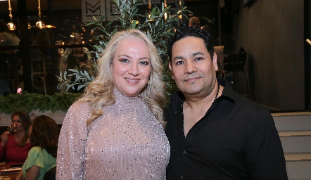  Mayela Díaz de León y Marco Navarro.