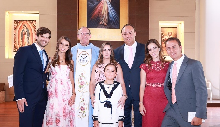  José Antonio Hernández, Isa Gaviño, Padre Gabriel del Valle, Maripepa Muriel, Francisco Torres, Maricarmen Meade y José Alberto Torres con Patricio Torres Muriel.