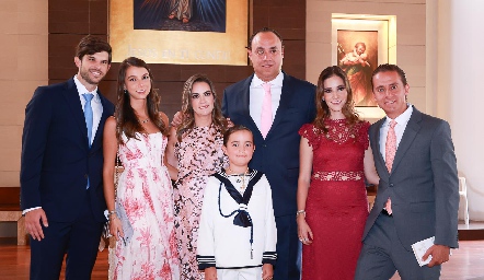  José Antonio Hernández, Isa Gaviño, Maripepa Muriel, Francisco Torres, Maricarmen Meade y José Alberto Torres con Patricio.