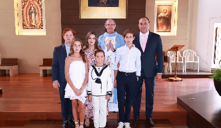  Familia Torres Muriel con el Padre Gabriel del Valle.