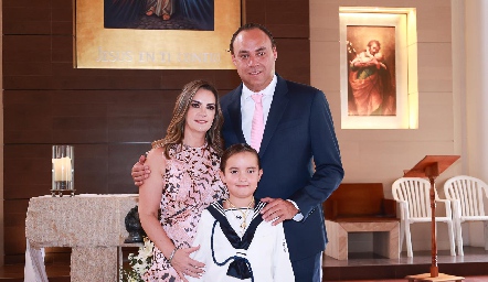  Maripepa Muriel y Francisco Torres con su hijo Patricio.