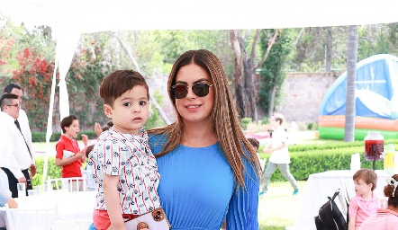  Bárbara Rojo con sus hijos José Miguel y Juan Pablo Rojo.