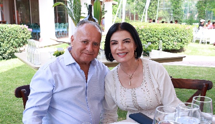  Ariel Alderett y María Esther Velázquez.