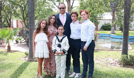  Francisco Torres y Maripepa Muriel con sus hijos, Paula, Patricio, Diego y Francisco.