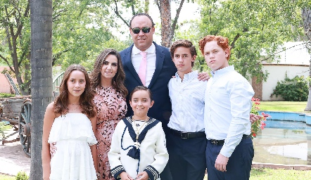  Francisco Torres y Maripepa Muriel con a sus hijos, Paula, Patricio, Diego y Francisco.