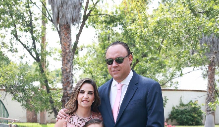  Maripepa Muriel y Francisco Torres con su hijo Patricio.