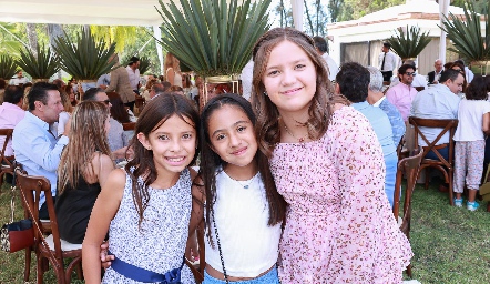  Luciana Lozano, Marina Córdova y Victoria Pierdant.