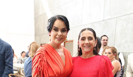  Marily de Tobías y Eda Gocher.