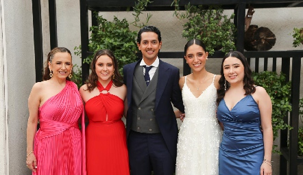  Yolanda Gocher, Isabela Hernández, Aldo González, María José Gocher y Vale Hernández.