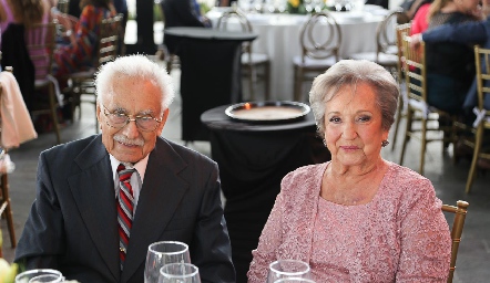  Jorge Gocher y Yolanda Enríquez, abuelos de la novia.