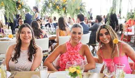  Sofía Castillo, María Dolores Gómez y Rocío de la Vega.