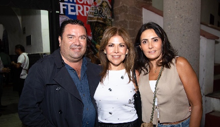  Paco Olvera, Adriana Rueda y Claudia Artolózaga.