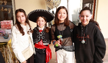  Mariana Chávez, Carolina Navarro, Nicole Gómez y Alexa Esparza.