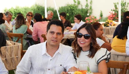  Enrique Garza y Montse Gallegos.