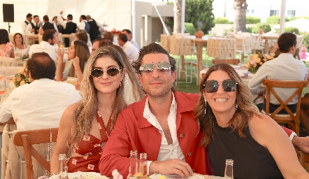  Diana Lascurain, Fernando Espinoza y María Espinoza.