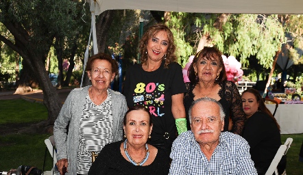  Raquel González y sus hermanos.