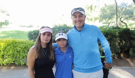  Patricia Muñoz, Regina Palacio y Oscar Palacio.