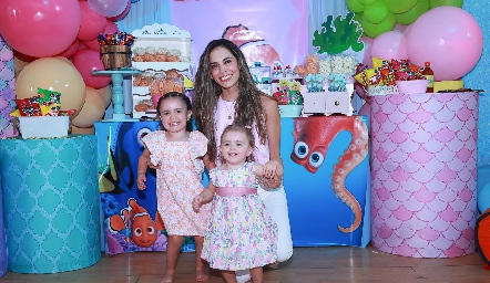  Giselle Stahl y sus hijas Loretta y Regina Güemes.