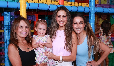  Lety Medina, Regina Güemes, Giselle Stahl y Leticia Stahl.