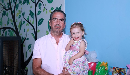  Fernando Güemes con su hija Regina.