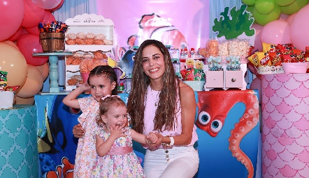  Giselle Stahl y sus hijas Loretta y Regina Güemes.