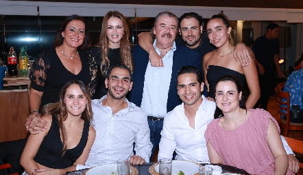  Susana Salgado Félix, Luz Adriana Arellano, Agustín Félix, José Luis Schekaibán, Ana Pau Méndez, Ana Foyo, José Eduardo Schekaibán, Héctor Hernández y Susana Schekaibán.