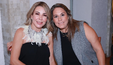 Evelyn Dotantes y Michelle Zarur.