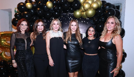 Ana Fer Tovar, Irene, Maecagua, Evelyn Dorantes, Luz Adriana Arellano, Paty Soto y Claudia Zúñiga.