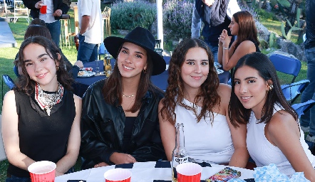  Ivana de la Garza, Natalia Aguirre, Mariana y Regina García.