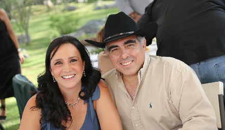  Laura Galarza y Genaro Garza.