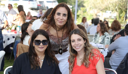  Chelito Padrón, Cristina Chevaile y Genoveva Galarza.