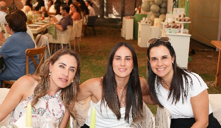  Nardine Chevaile, Moni Rodríguez y Ale Elías .