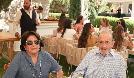   Mercedes Torres y Evaristo Lafuente, abuelos de Miranda.