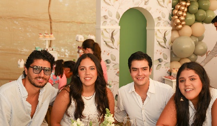  Luis Pablo Zacarías, Arantza Torres,  Kevin Hervert y Ana Torres.