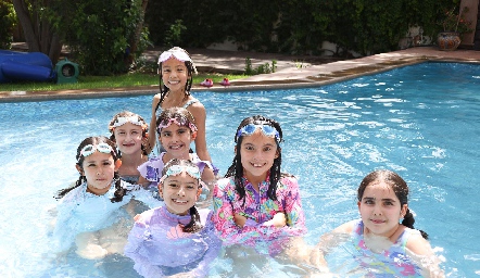  Miranda, Valeria, Aida, Fernanda de Alba, Sofí Juárez, María, Ximena Canseco y Lucía Martínez.