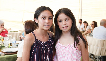  Marijó y Emilia Hernández Flores.