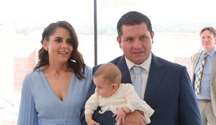  Paola Hernández e Ignacio Puente con su hijo Juan Ignacio.