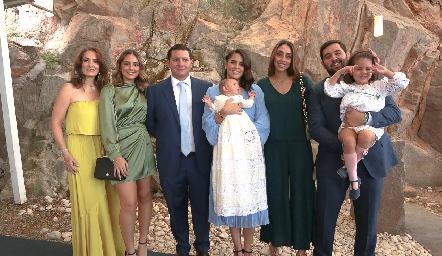 Araceli Cano, Valentina Hernández, Ignacio Puente, Paola Hernández, Juan Ignacio Puente, Sofía Hernández, Mario Cornejo y Macarena Puente.