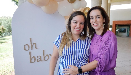  Alejandra Gutiérrez con su mamá Alejandra Ávila.