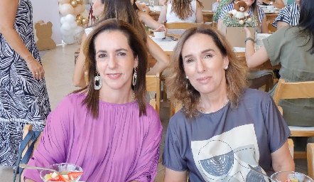  Alejandra y María Elena Ávila.