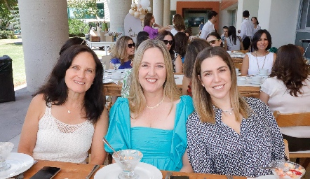  Alejandra Gutiérrez, Lourdes Gutiérrez y Paulina Robles.