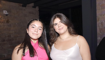  Clara Rosas y Alejandra Sanjuanero.