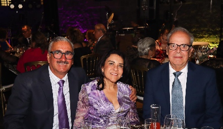  Raúl Martínez, Nena Lomelí y Eduardo Medina.