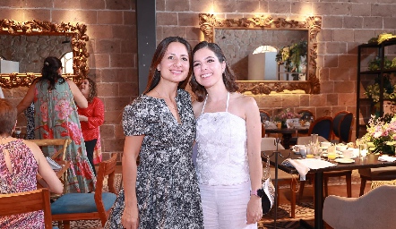  Martha Ramos y Lorena Córdova.